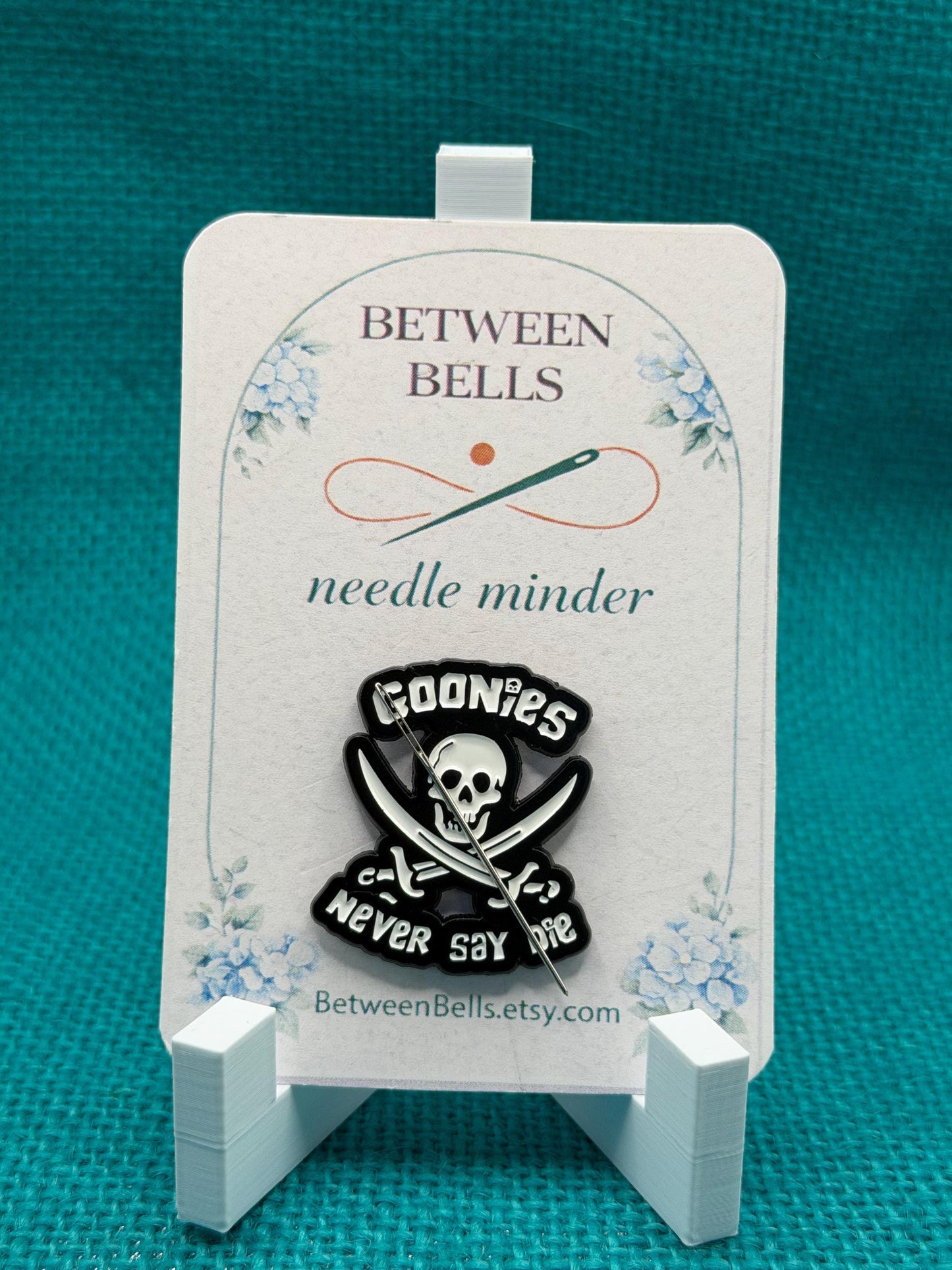 Goonies Never Say Die Needle Minder | Retro Adventure Movie Magnet | 80s Nostalgia Gift | Cross Stitch Needle Holder