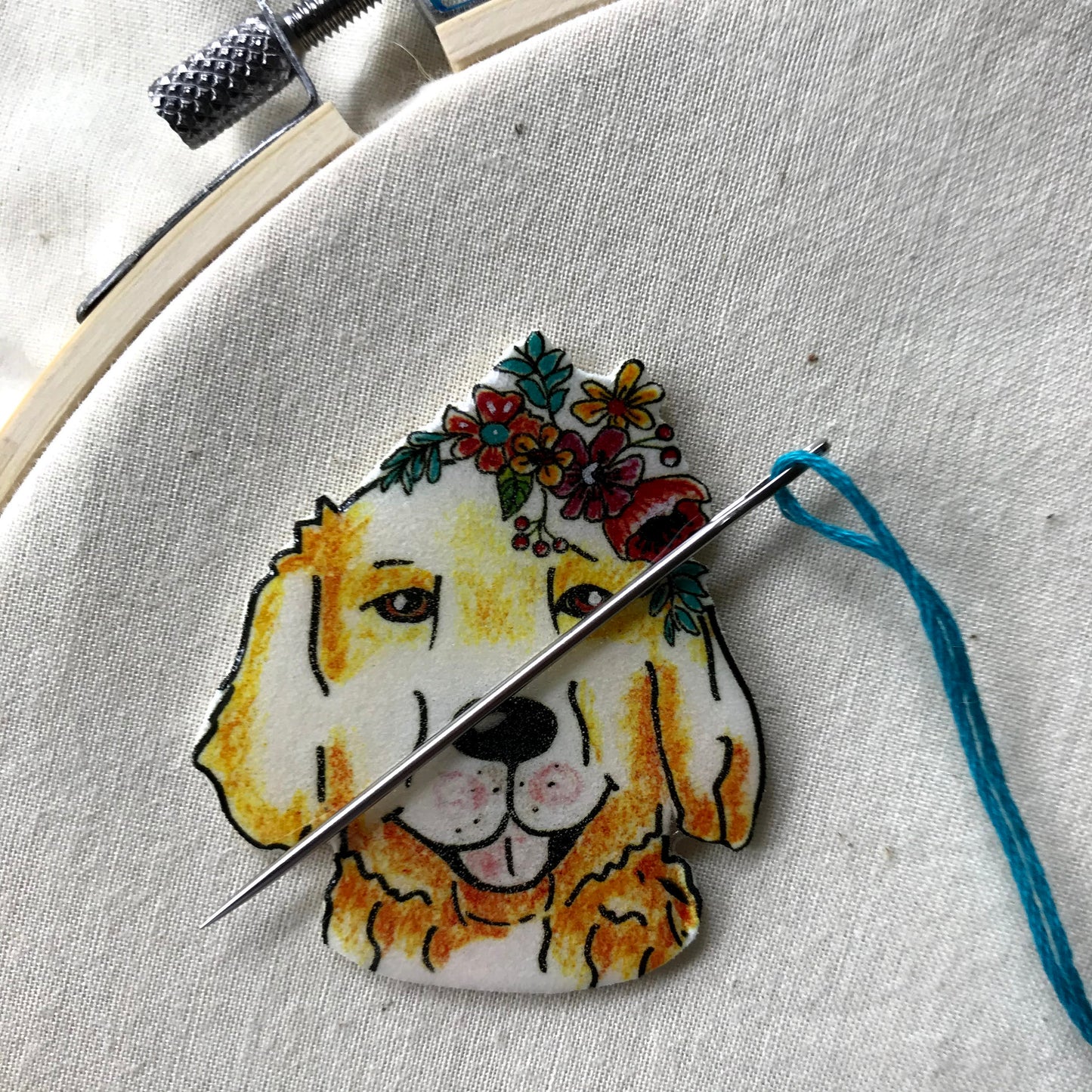 Golden Retriever Needle Minder: Floral Dog Magnet