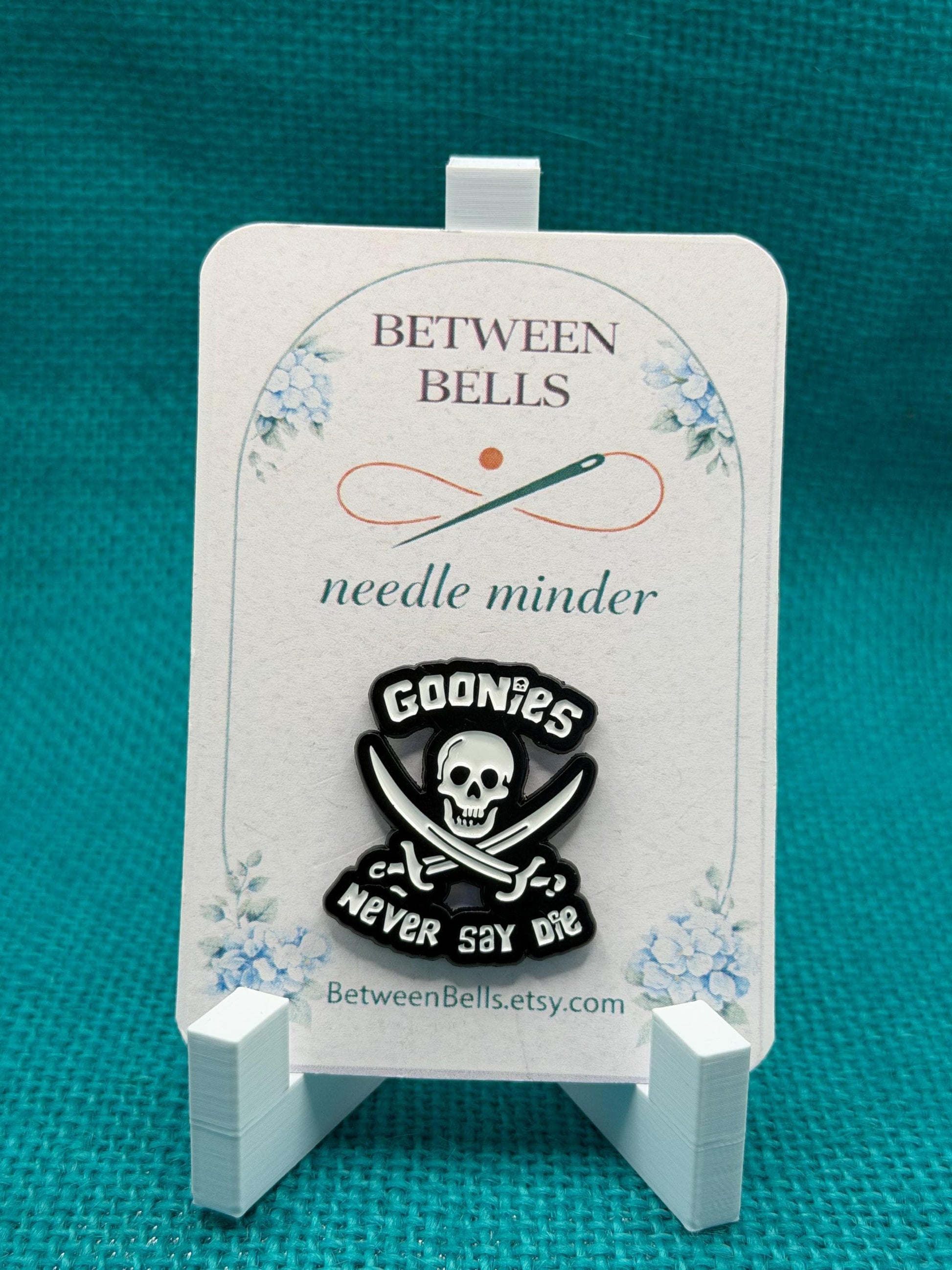 Goonies Never Say Die Needle Minder | Retro Adventure Movie Magnet | 80s Nostalgia Gift | Cross Stitch Needle Holder